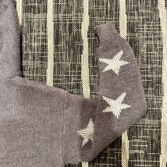 MACARON medium fleece gray with stars fleece hoodie - Picture 7 of 7